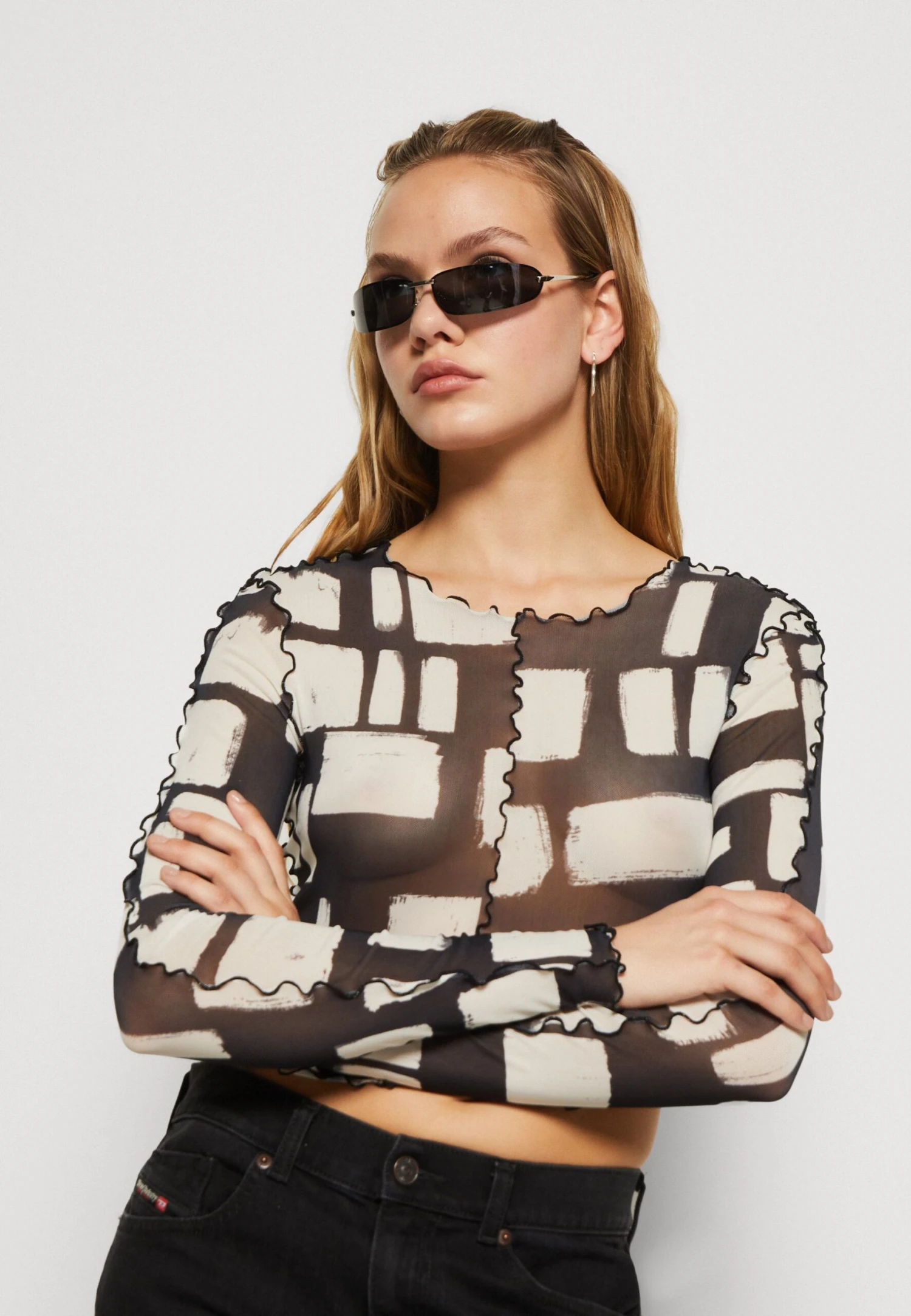 Monki Maglietta A Manica LungaBlack Dark Donna T-shirt E Top MOQ21D09G-Q14 4 Monki Maglietta A Manica LungaBlack Dark Donna T-shirt E Top MOQ21D09G-Q14 - immagine 4