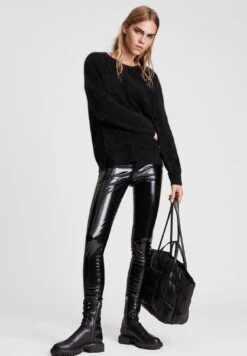 AllSaints Chrissy- Felpa In Pile - Black 11 AllSaints Chrissy- Felpa In Pile - Black -Vendite Next de0f5a386924442886bc0b02c331896c