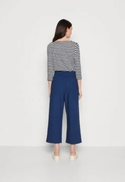 Marc O'Polo DENIM Culottes Elastic Waist Seam Pockets Solid ColPantaloniAdmiral Donna Pantaloni OP521A03V-K11 8 Marc O'Polo DENIM Culottes Elastic Waist Seam Pockets Solid ColPantaloniAdmiral Donna Pantaloni OP521A03V-K11 -Vendite Next de2858a9e54c4342a4b4811ccfba02fe