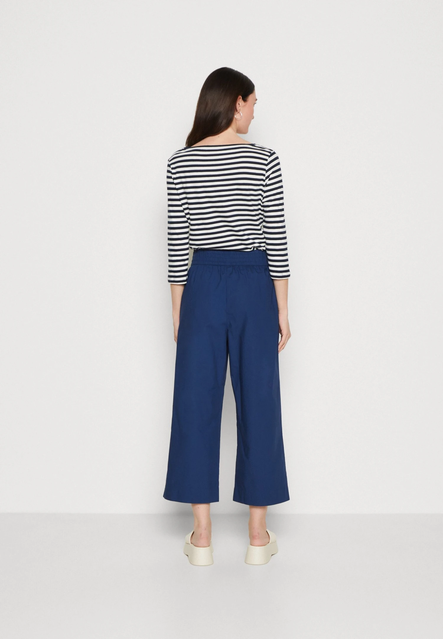Marc O'Polo DENIM Culottes Elastic Waist Seam Pockets Solid ColPantaloniAdmiral Donna Pantaloni OP521A03V-K11 3 Marc O'Polo DENIM Culottes Elastic Waist Seam Pockets Solid ColPantaloniAdmiral Donna Pantaloni OP521A03V-K11 - immagine 3
