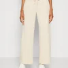 Nike Sportswear Club Pant WidePantaloni SportiviSanddrift/White Donna Pantaloni NI121A0MA-B11