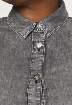 ONLY CARMAKOMA Carlea LifeCamiciaBlack Denim Donna Camicie E Bluse ONA21E0IZ-Q11 9 ONLY CARMAKOMA Carlea LifeCamiciaBlack Denim Donna Camicie E Bluse ONA21E0IZ-Q11 -Vendite Next e172802d39ac49a7a367279e5b651682