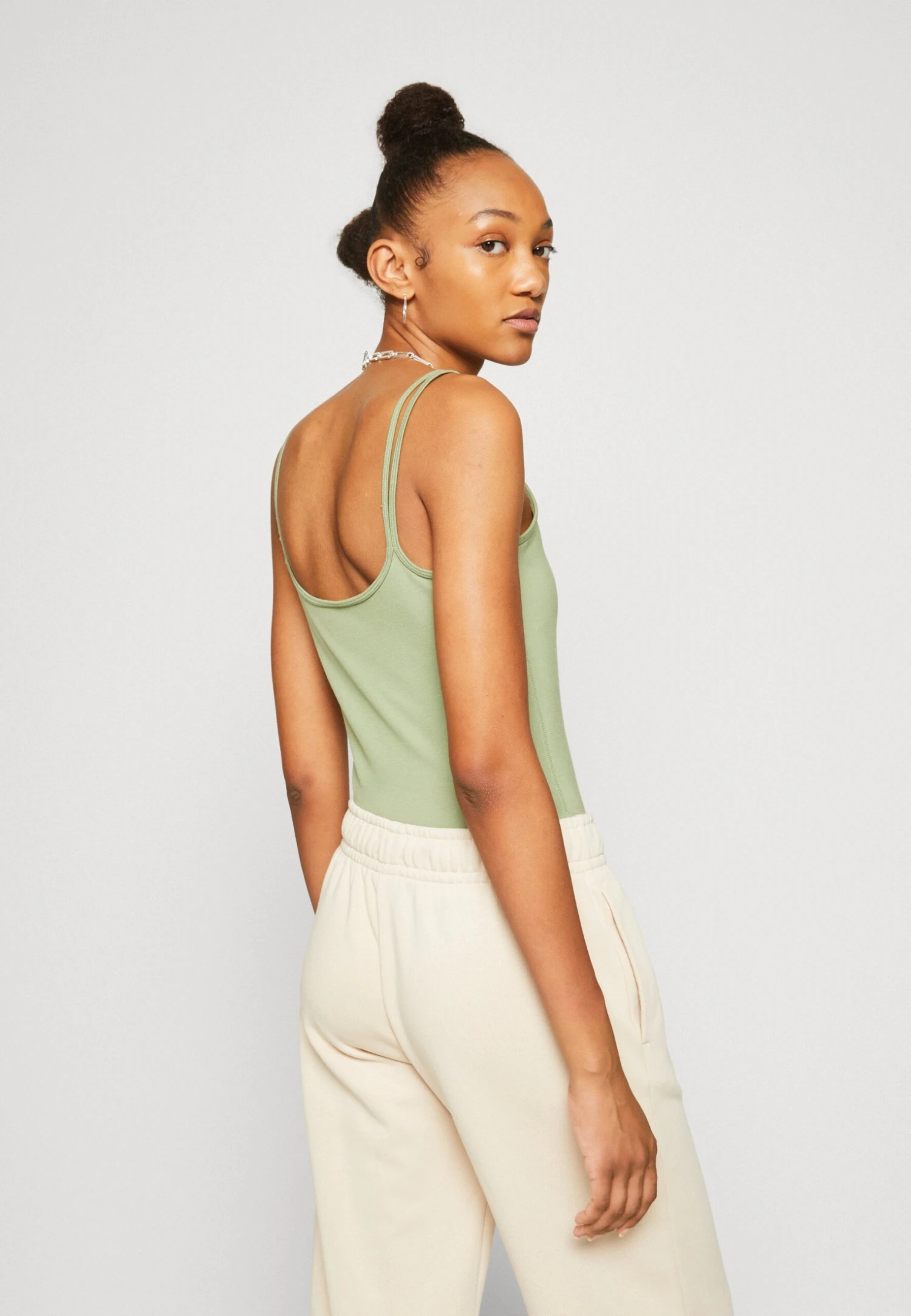 Nike Sportswear Bodysuit CamiTopOil Green/Black Donna T-shirt E Top NI121D0TH-M11 4 Nike Sportswear Bodysuit CamiTopOil Green/Black Donna T-shirt E Top NI121D0TH-M11 - immagine 4