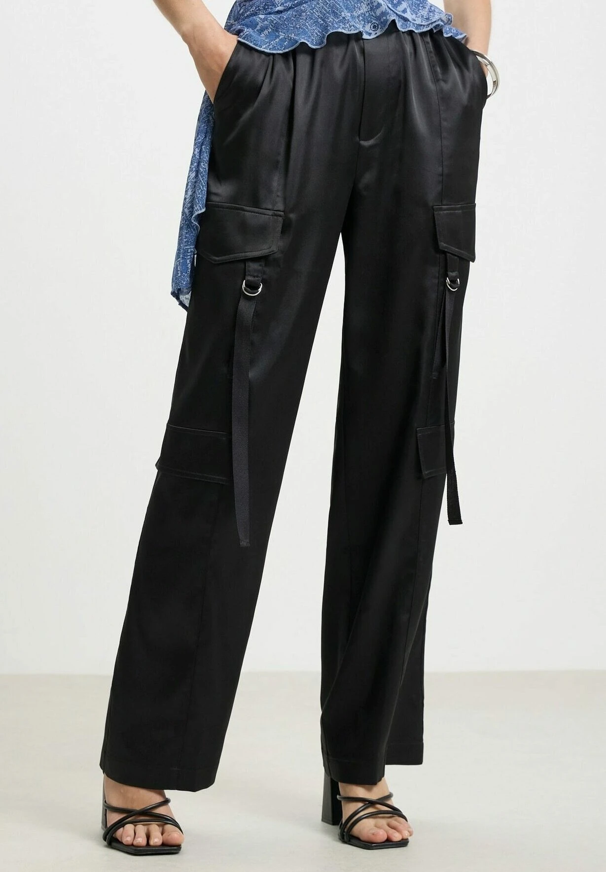 Con LacciPantaloni CargoNero Donna Pantaloni CSM21A01P-Q11 1 Con LacciPantaloni CargoNero Donna Pantaloni CSM21A01P-Q11