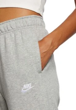 Nike Sportswear Club Pant Pantaloni SportiviGrey Heather/White Donna Pantaloni NI121A0KF-C11 11 Nike Sportswear Club Pant Pantaloni SportiviGrey Heather/White Donna Pantaloni NI121A0KF-C11 -Vendite Next e9bb3849653340189614cc1fbb8bf0ca