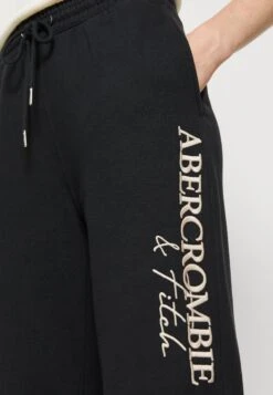 Abercrombie & Fitch Long Life Logo SundayPantaloni SportiviBlack Beauty Donna Pantaloni A0F21A042-Q11 -Vendite Next eacea58dad6e40289a2b4098ddef74a2