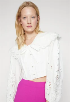 Farm Rio Richelieu Big Collar BlouseCamicettaOffwhite Donna Camicie E Bluse F0I21E02V-T11 -Vendite Next eae41b9097b24ee9bea890b22d87330c scaled