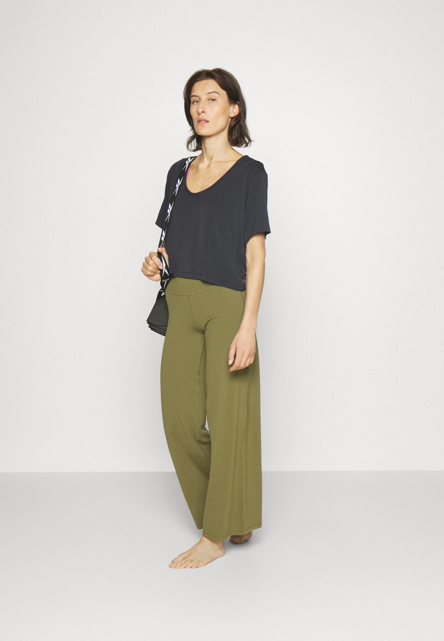 Athleta Essence Explore Crop TeeT-Shirt BasicBlack Donna T-shirt E Top ATI41D036-Q11 2 Athleta Essence Explore Crop TeeT-Shirt BasicBlack Donna T-shirt E Top ATI41D036-Q11 - immagine 2