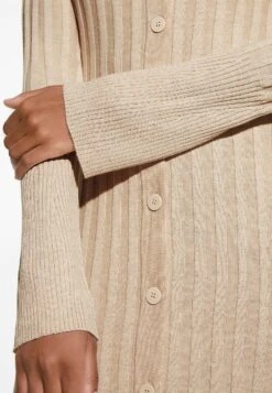 Oysho ButtonedAbito In MagliaBeige Donna Vestiti OY121C0CP-B11 11 Oysho ButtonedAbito In MagliaBeige Donna Vestiti OY121C0CP-B11 -Vendite Next ec9b9c6e9b094fc1b65647de0622bb23