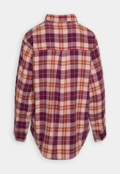 COTTON ON BoyfriendCamiciaCarrie/Soft Berry Donna Camicie E Bluse C1Q21E029-I11 11 COTTON ON BoyfriendCamiciaCarrie/Soft Berry Donna Camicie E Bluse C1Q21E029-I11 -Vendite Next f0aa501ca13d48b2ab36b87171df2a54 scaled