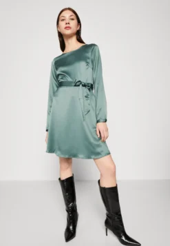 Vero Moda Vmmerle Short DressVestito EleganteDark Forest Donna Vestiti VE121C3US-M11 9 Vero Moda Vmmerle Short DressVestito EleganteDark Forest Donna Vestiti VE121C3US-M11 -Vendite Next f365373143824da08b1000f19417047d scaled