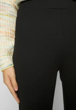 COTTON ON Pull On Flare PantPantaloni SportiviBlack Donna Pantaloni C1Q21A014-Q11 -Vendite Next f3fa4bb36e314f51ab1eb3ee259f35f1 scaled