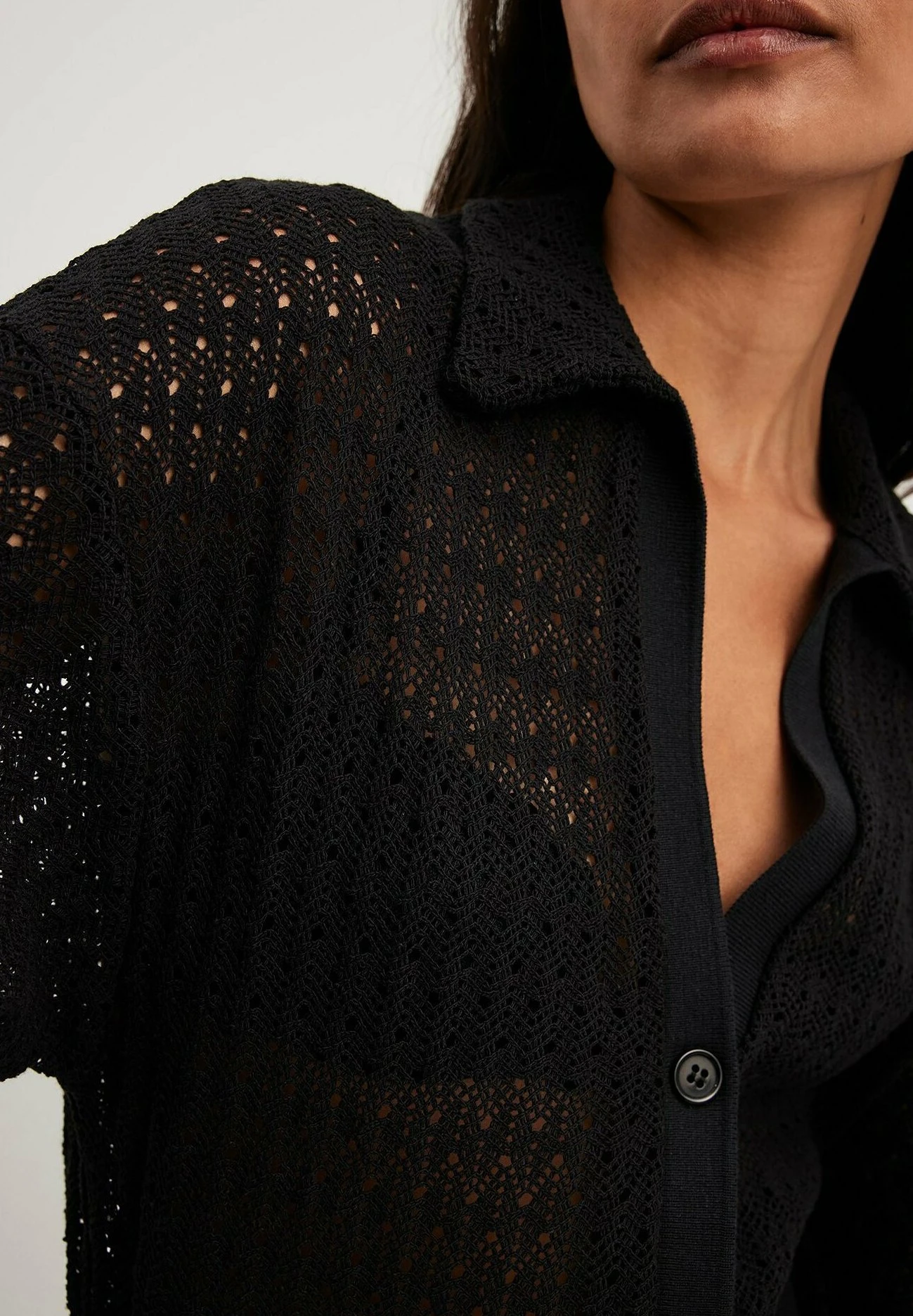 NA-KD Dieses Hat Einen Oversize-Schnitt Und Ein Es Hat Einen Klassischen Kragen Kurze Ärmel Und Einen Knopfverschluss Auf Der Vorderseite - Camicia - Black 3 NA-KD Dieses Hat Einen Oversize-Schnitt Und Ein Es Hat Einen Klassischen Kragen Kurze Ärmel Und Einen Knopfverschluss Auf Der Vorderseite - Camicia - Black - immagine 3