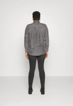 ONLY CARMAKOMA Carlea LifeCamiciaBlack Denim Donna Camicie E Bluse ONA21E0IZ-Q11 7 ONLY CARMAKOMA Carlea LifeCamiciaBlack Denim Donna Camicie E Bluse ONA21E0IZ-Q11 -Vendite Next f9917f4476c54195a89405587461719c