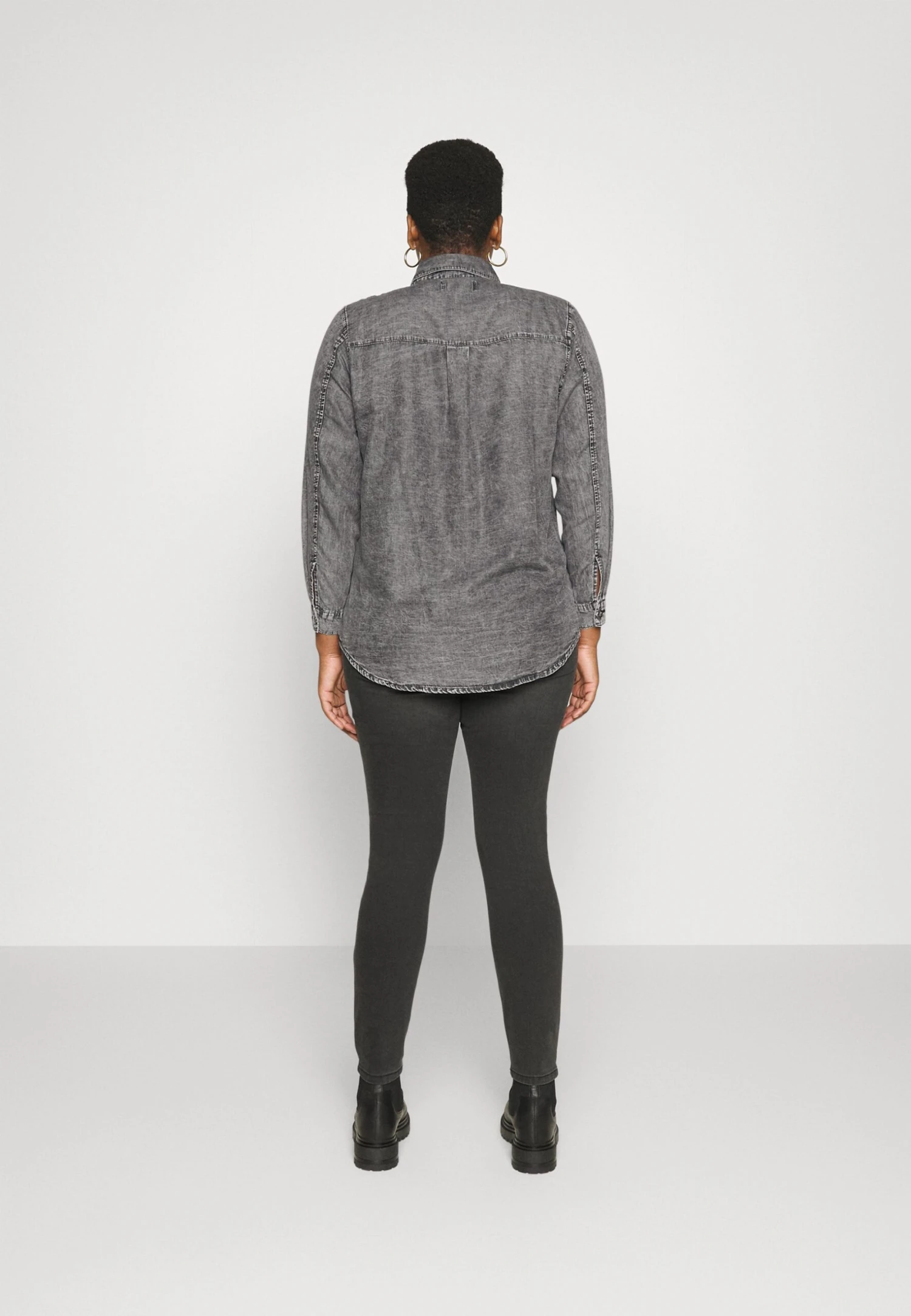 ONLY CARMAKOMA Carlea LifeCamiciaBlack Denim Donna Camicie E Bluse ONA21E0IZ-Q11 3 ONLY CARMAKOMA Carlea LifeCamiciaBlack Denim Donna Camicie E Bluse ONA21E0IZ-Q11 - immagine 3