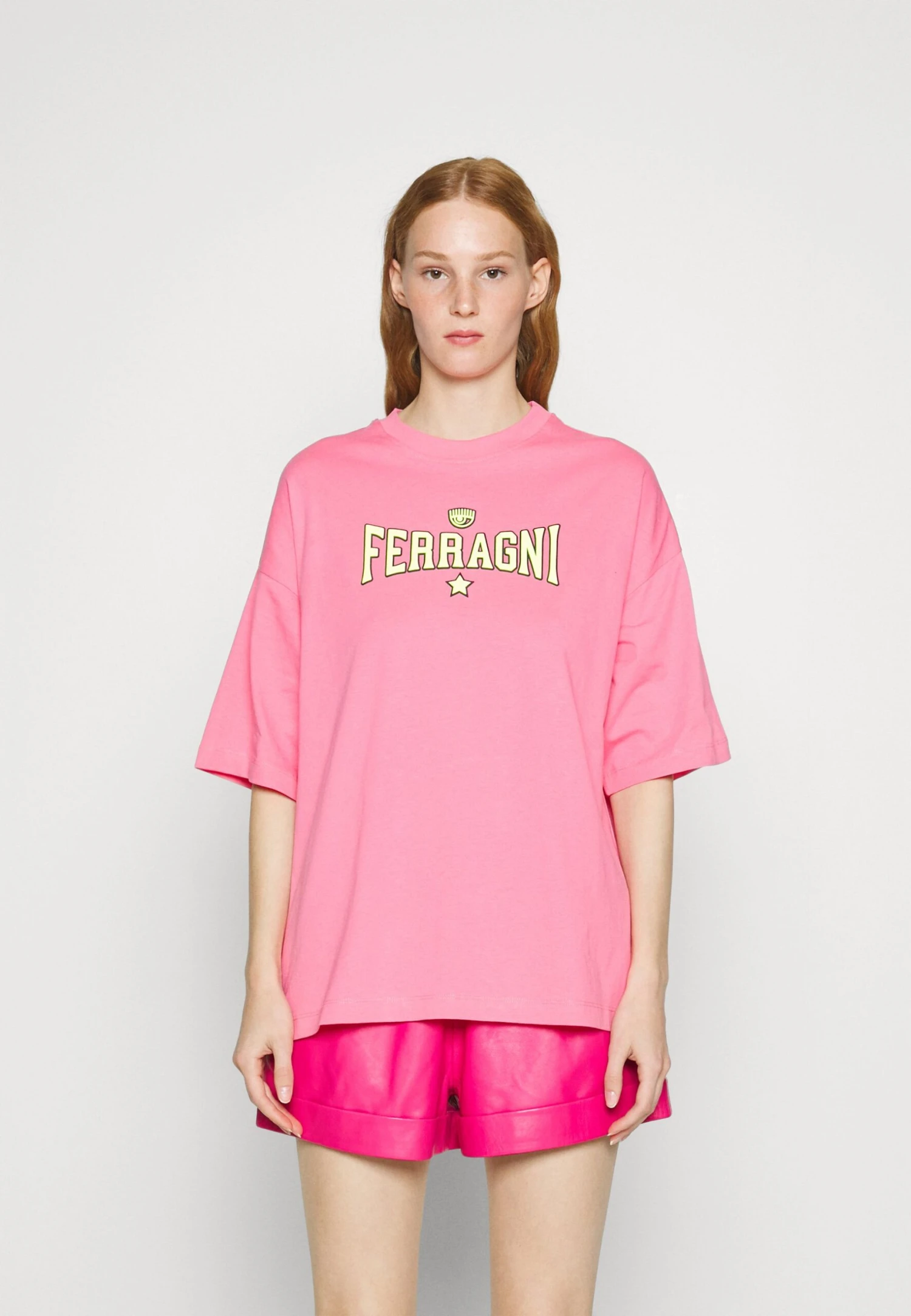 Chiara Ferragni MaglietteT-Shirt Con StampaPink Donna T-shirt E Top CHV21D02D-K11 1 Chiara Ferragni MaglietteT-Shirt Con StampaPink Donna T-shirt E Top CHV21D02D-K11