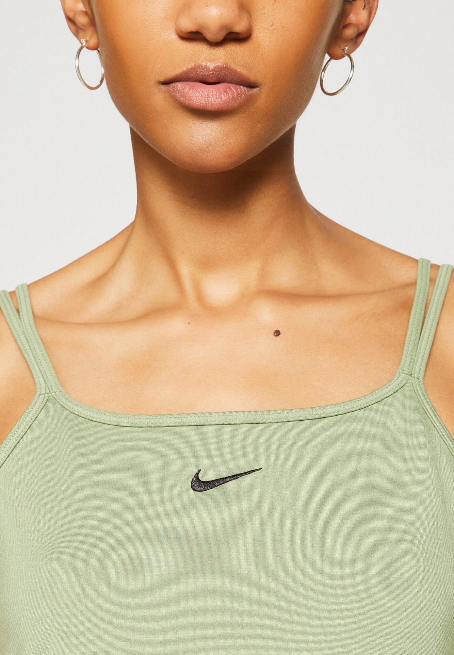 Nike Sportswear Bodysuit CamiTopOil Green/Black Donna T-shirt E Top NI121D0TH-M11 6 Nike Sportswear Bodysuit CamiTopOil Green/Black Donna T-shirt E Top NI121D0TH-M11 - immagine 6