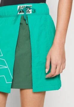 Nike Sportswear Track SkirtMinigonnaMalachite Donna Gonne NI121B01F-M11 9 Nike Sportswear Track SkirtMinigonnaMalachite Donna Gonne NI121B01F-M11 -Vendite Next fd88edf9705b499088a4bc69c0a91060